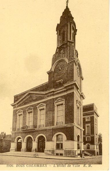 L'Hôtel de Ville au milieu du 20e siècle (AMBC).