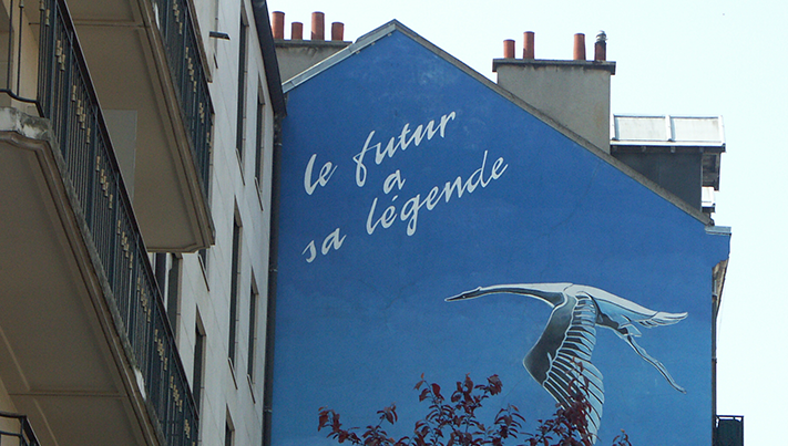 Mur peint avec la Cigogne