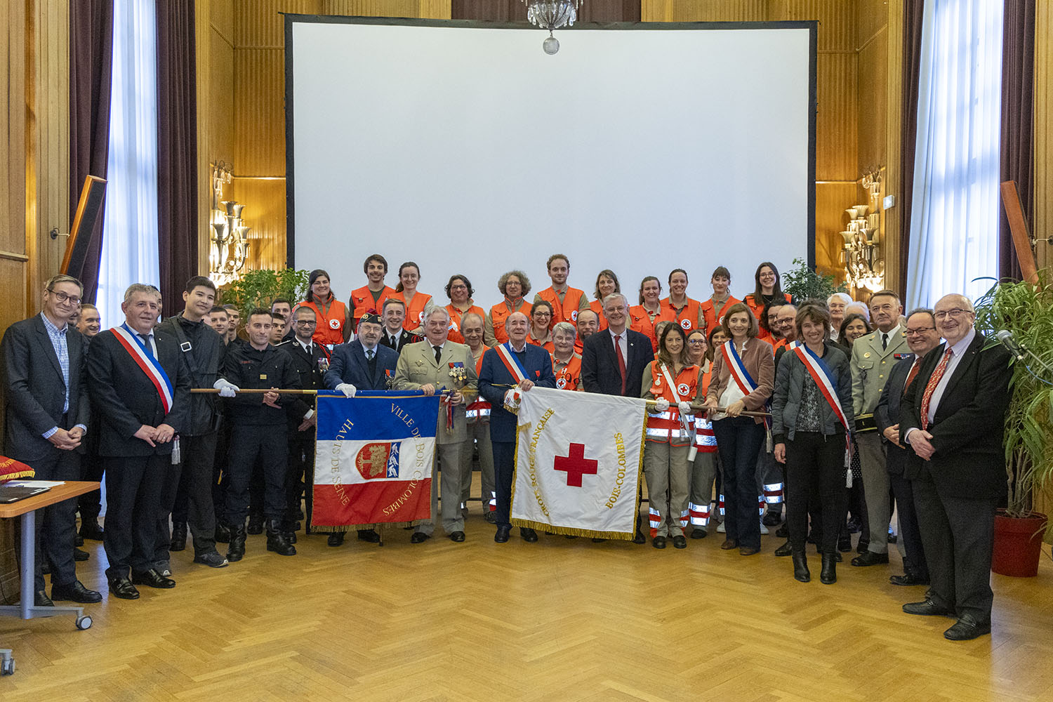 PHOTOS : REMISE DE MÉDAILLES POUR LA CROIX-ROUGE